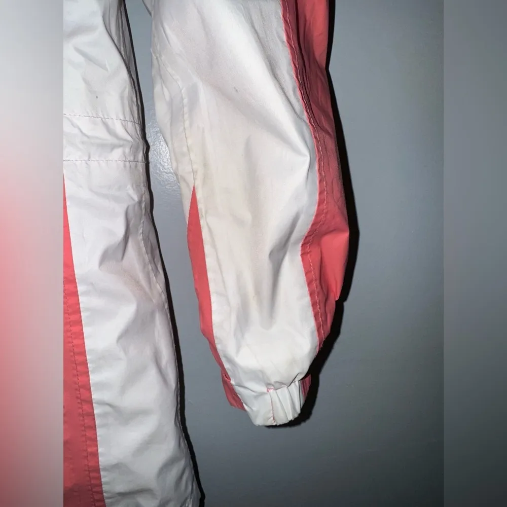 Columbia women’s Omni tech Arcadia II hooded Rain Jacket small coral white fleec - Image 4