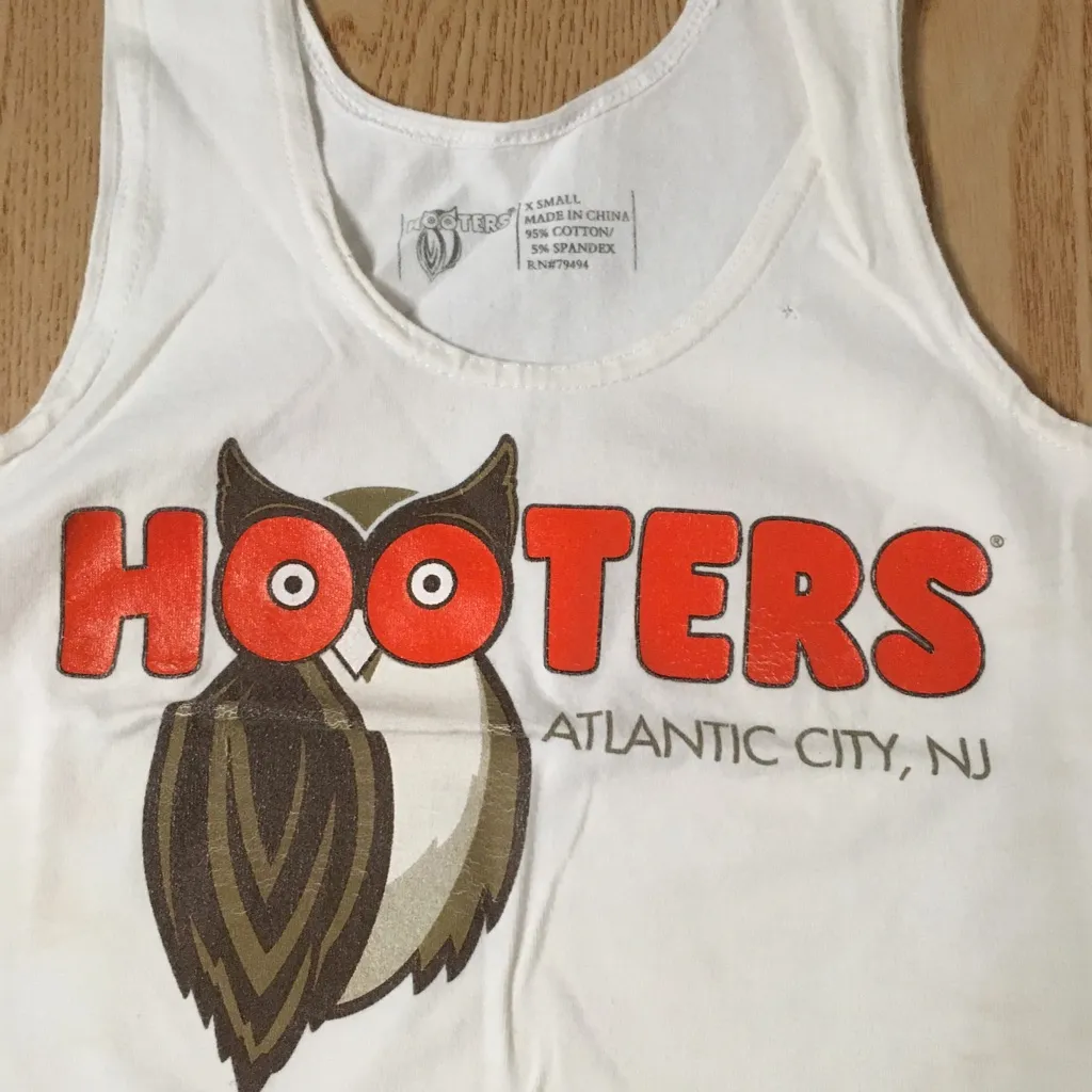 B70 Hooters Girl Worn Tank from Atlantic City NJ Stretchy Soft White Size Xs - Image 3