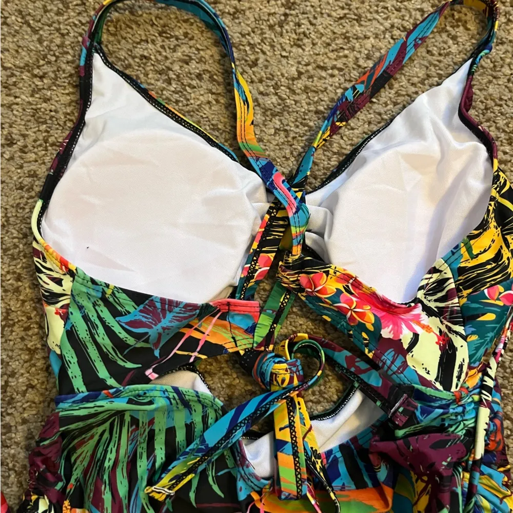 Cut out one piece swimsuit - Image 6