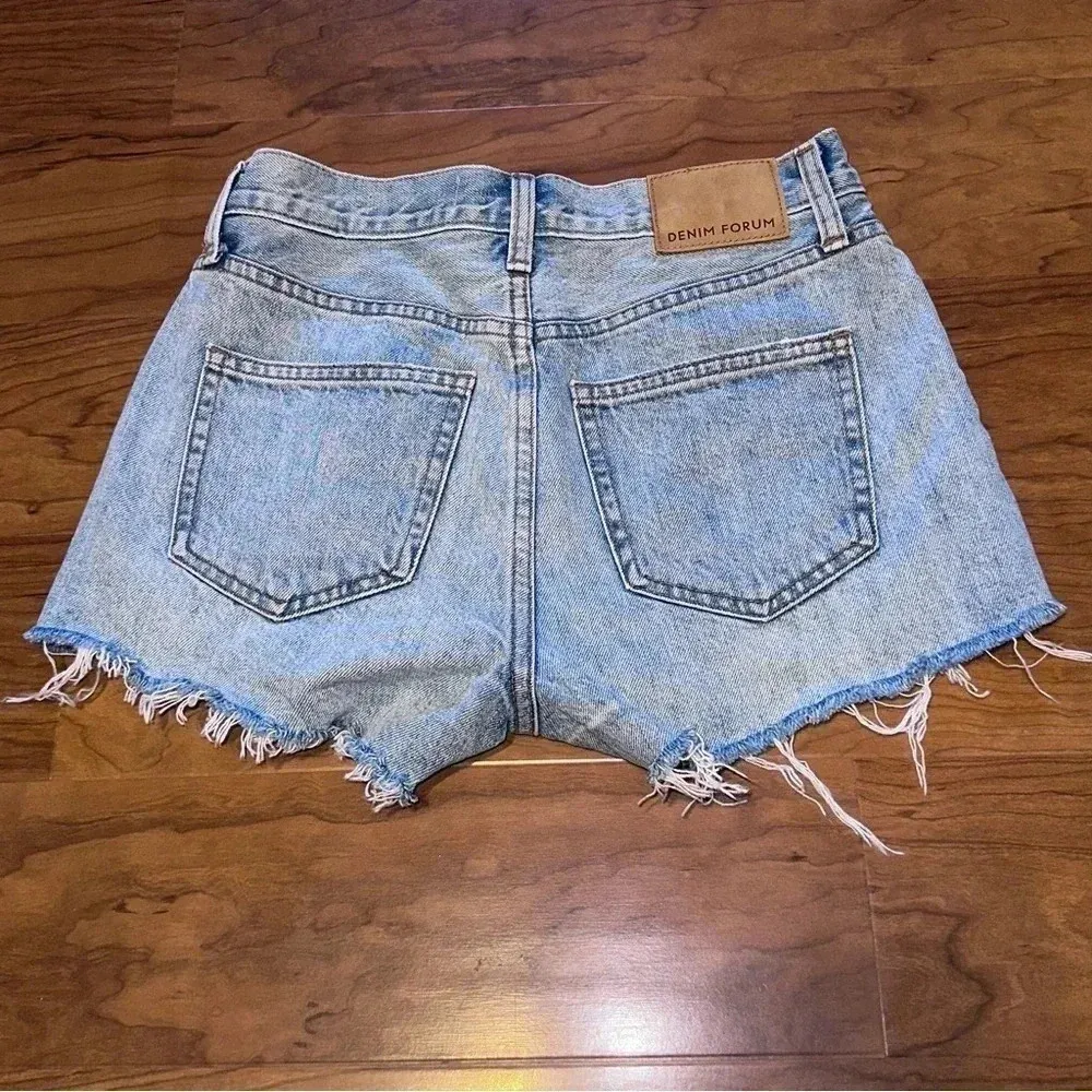 DENIM FORUM Yoko Jean Shorts ARITZIA 2” Inseam Women’s size 25 Blue - Image 3