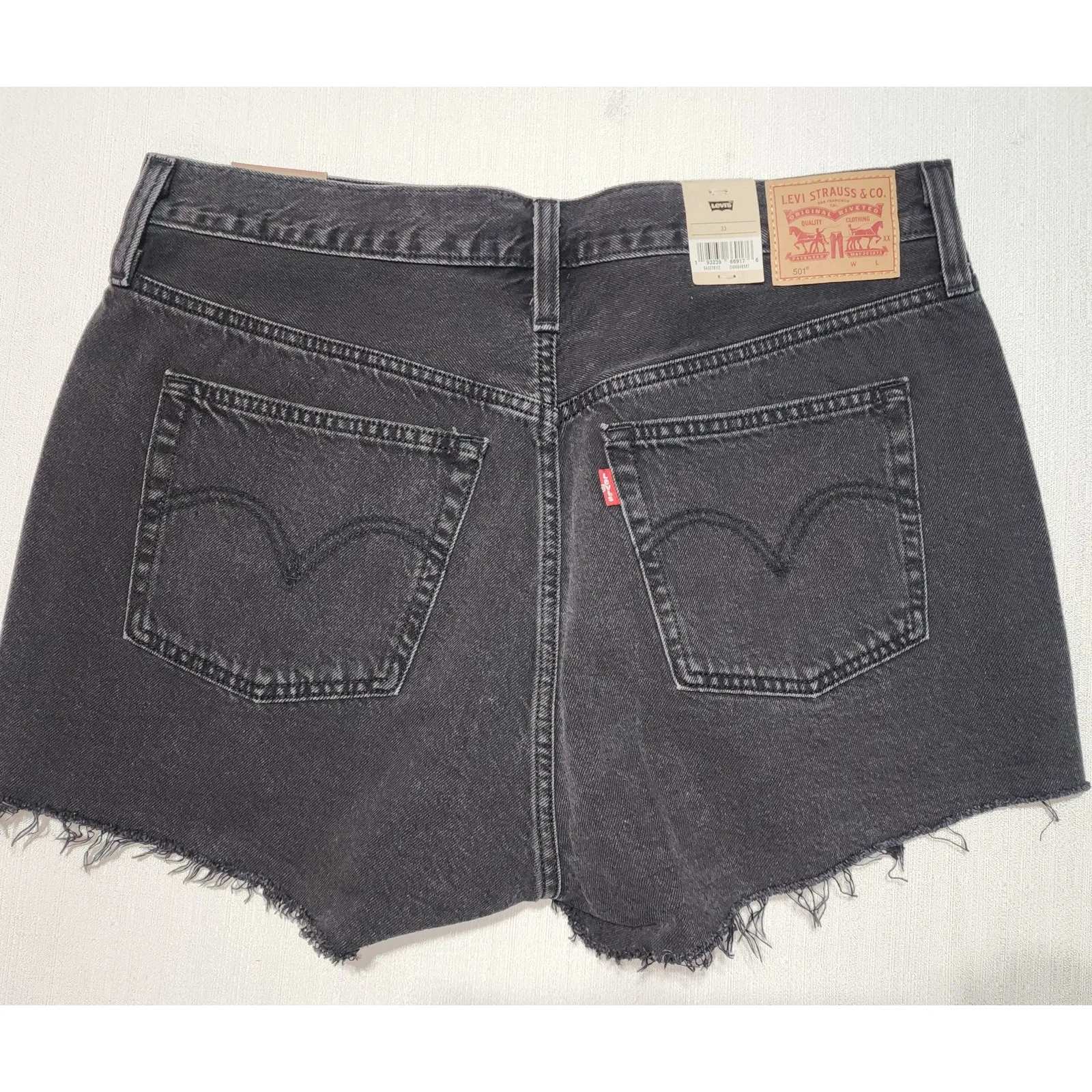 Levi's women's high rise shorts 501 button fly W33'' - Image 6