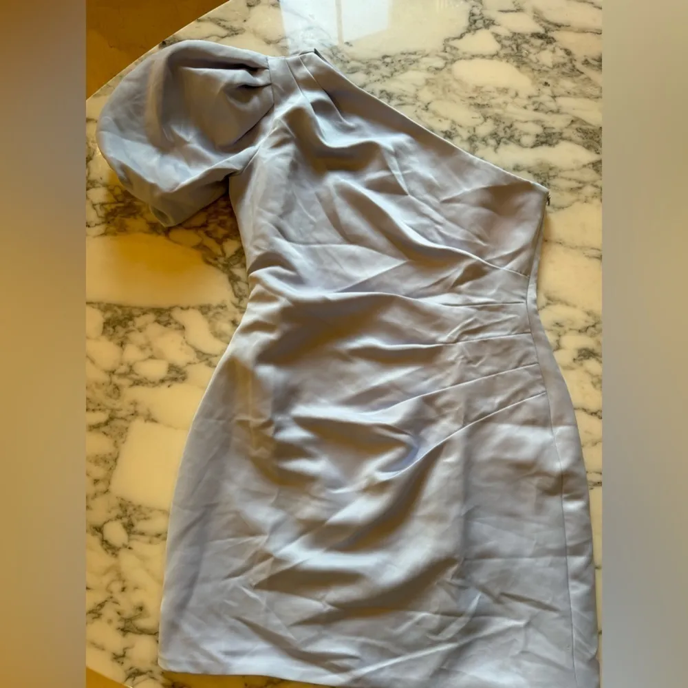 NWT Elliatt Waverly Dress in GORGEOUS Lavender Grey prom dress L - small pulls - Image 4