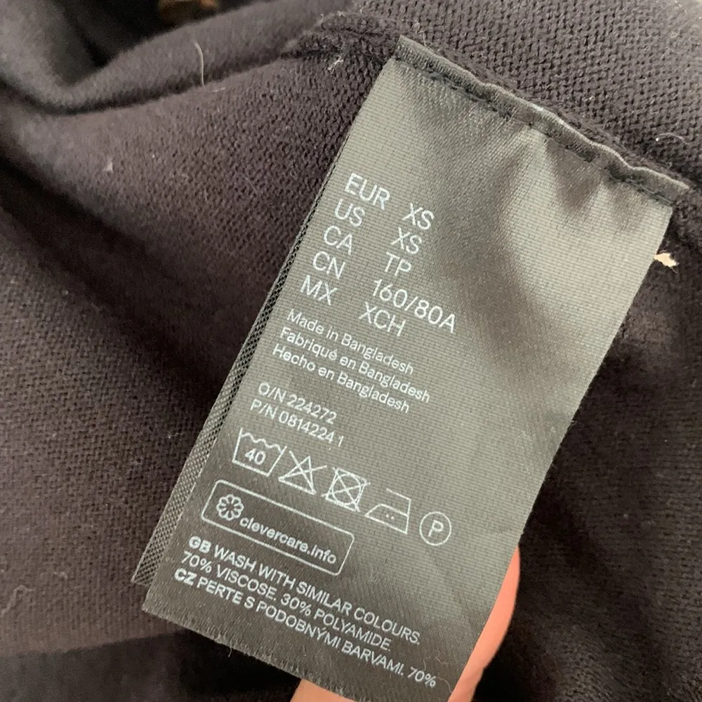 H&M black button down sweater jacket fitted and slightly cropped / Size XS - Image 3