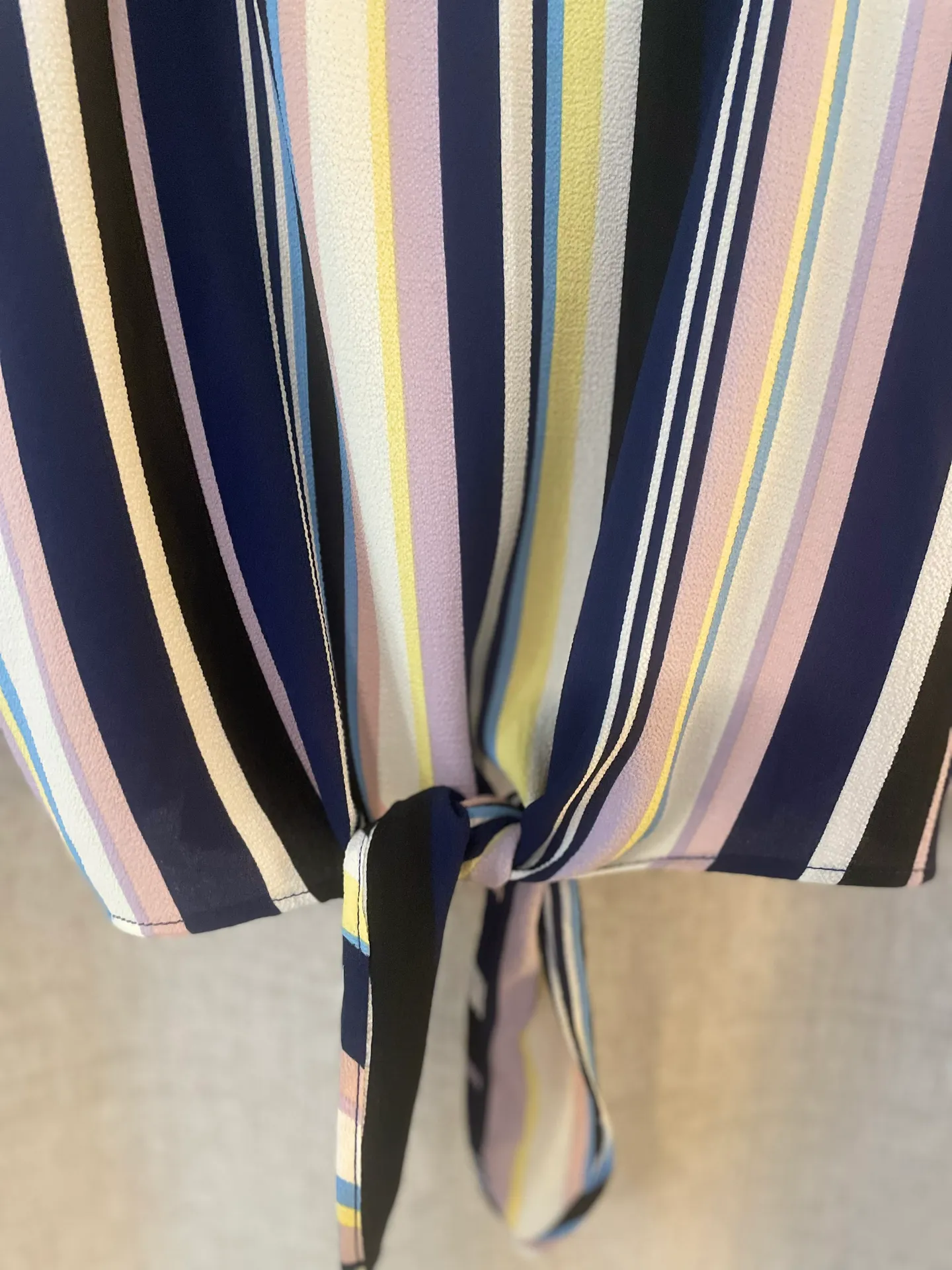 E & M | Cropped Front Tie Tank | S - Image 3