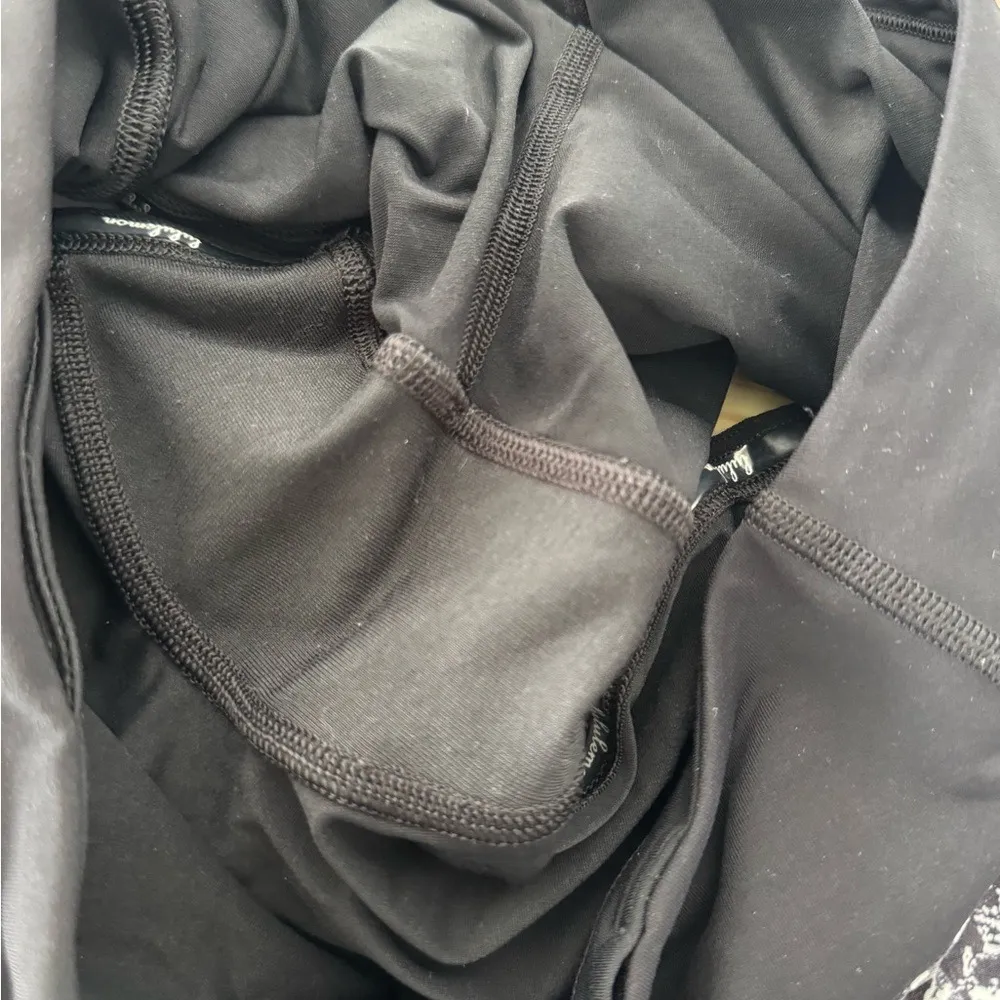 Lululemon Skirt Size 8 Black White Abstract Print Pleated Tennis Golf Athleisure - Image 8