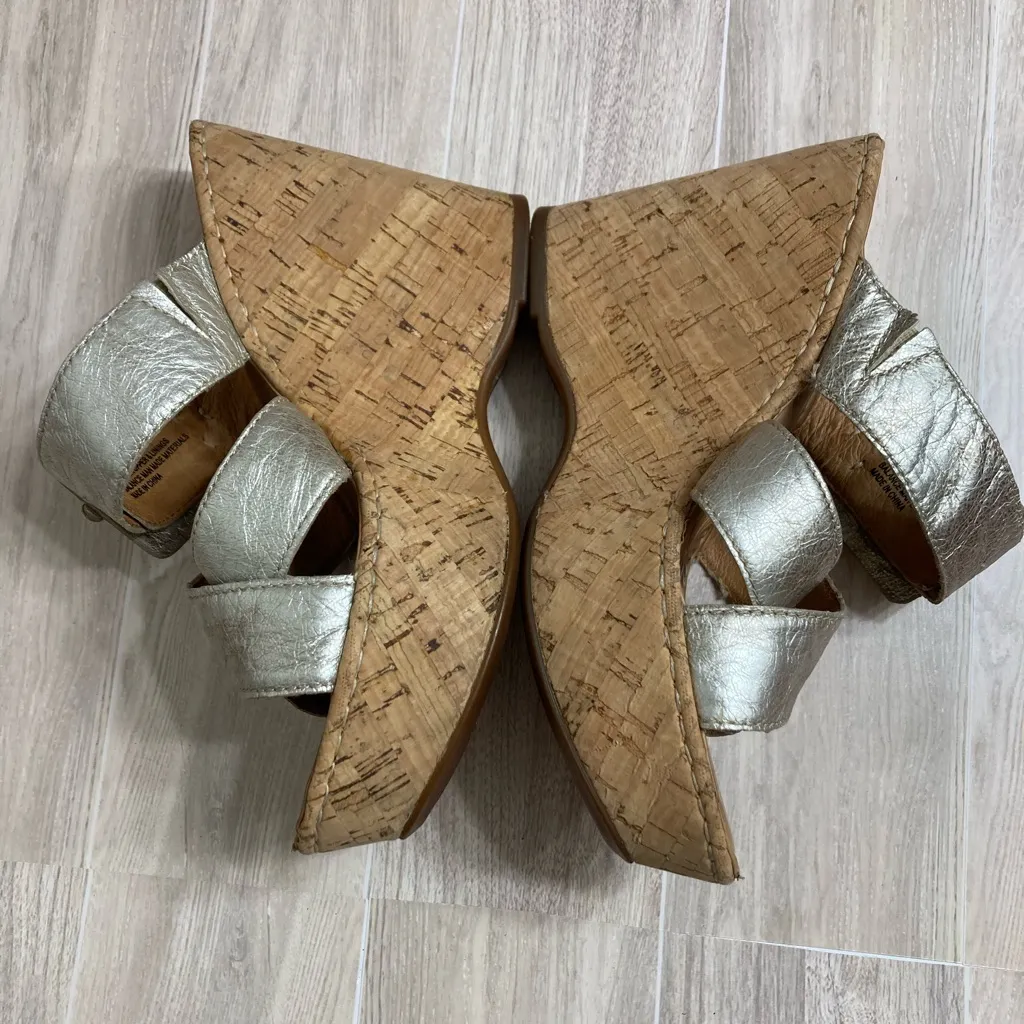 Born Silver Leather Strap Buckle Cork Wedge Slip On Platform Sandals Size 7 - Image 4
