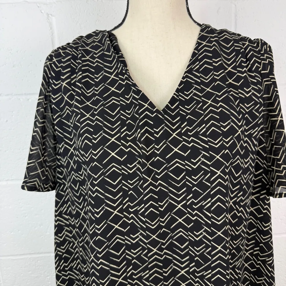 Nordstrom Rack Women's Black & Tan Broken Diamonds V-Neck Flutter Sleeve Blouse - Image 3