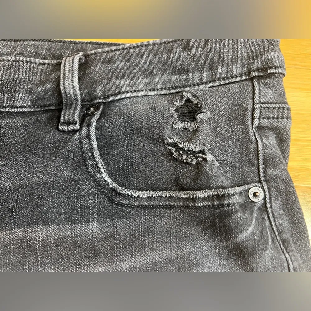 American Eagle Women The Dream Jean Black Midi Cutoff Stretch Denim shorts|Sz:18 - Image 6