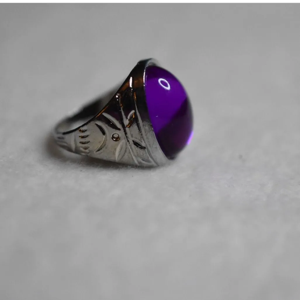 Exciting Deep Purple Smooth Glass Stone Silver Tone Etched Band Size 11 Ring - Image 3