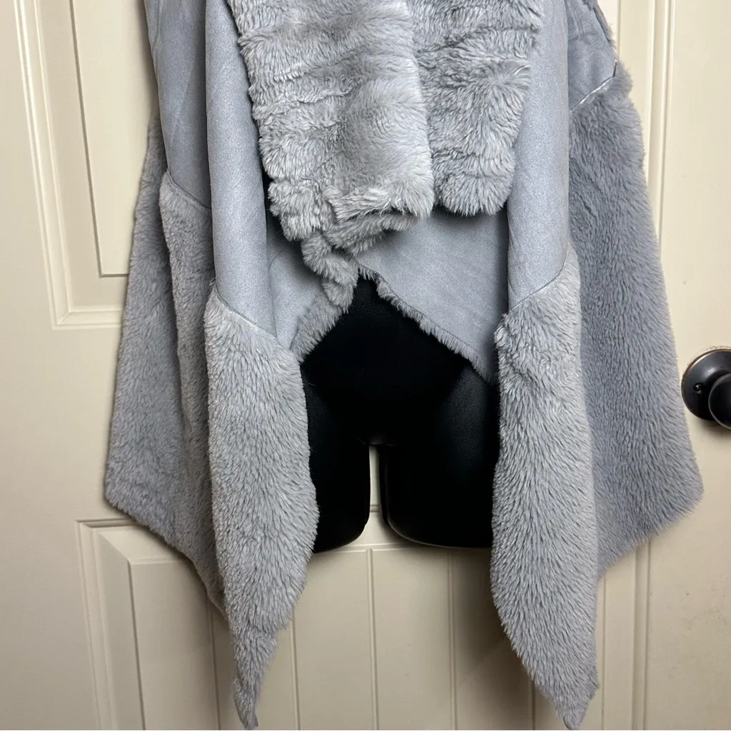 Altar'd State Women's Small Vest Y2K Faux Fur Gray Faux Suede Open Front - Image 3