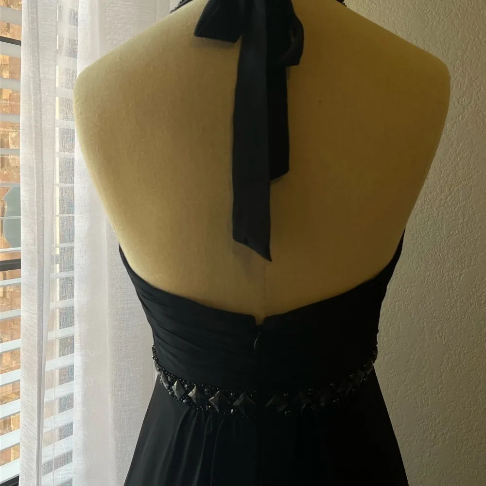 Dave and Johnny floor length formal dress with ieweled halter detail siz… Size 2 - Image 7