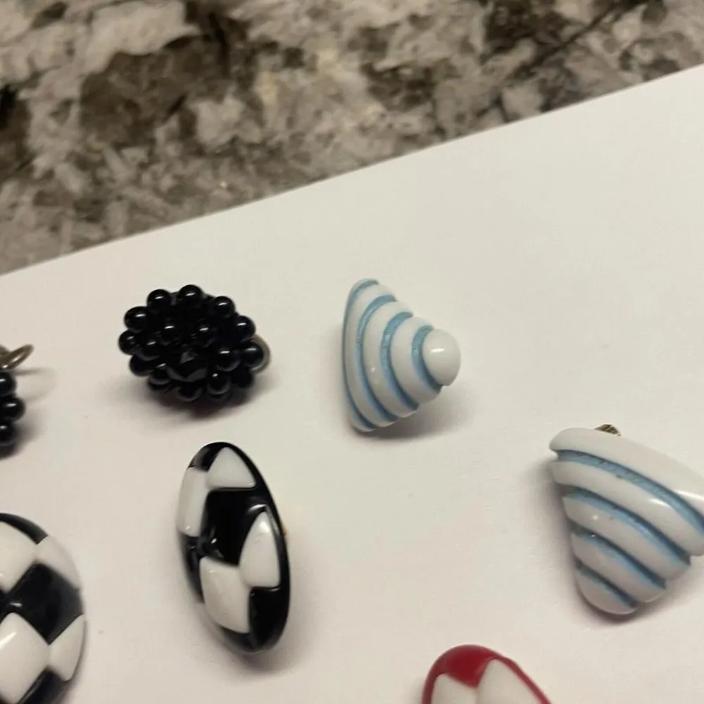 Lot of 4 Vintage /Modern Costume Earrings Clip On Screw On MIX - Image 7