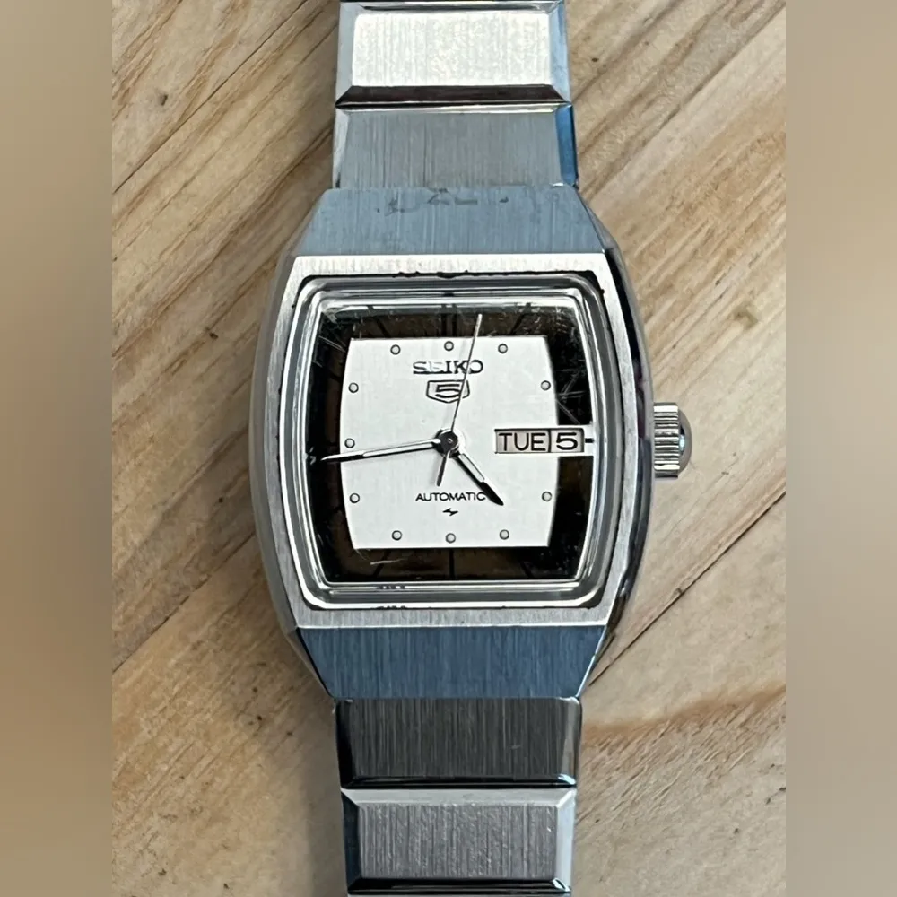 Seiko 5 Ladies Watch Rare Vintage Automatic Stainless Bracelet Square Dial Date - Image 4