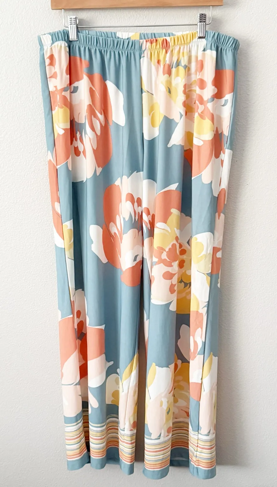MELISSA PAIGE | Wide Leg Flowy Pants Floral Pastel Pull-on Style | Size 1X - Image 1