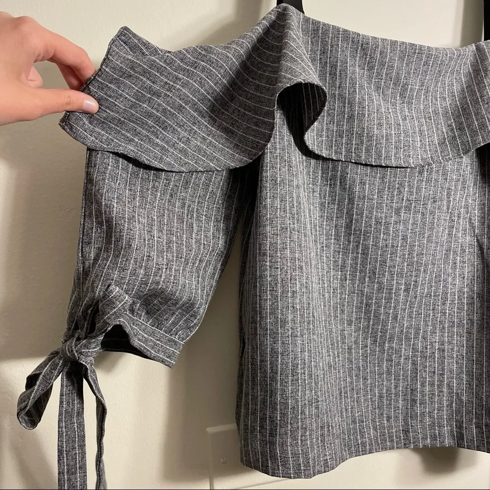 essue cold shoulder New York summer gossip girl gray white striped chic top - Image 2