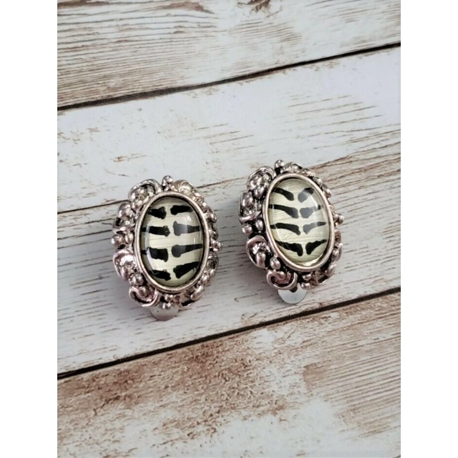 Vintage Clip On Earrings - Image 2