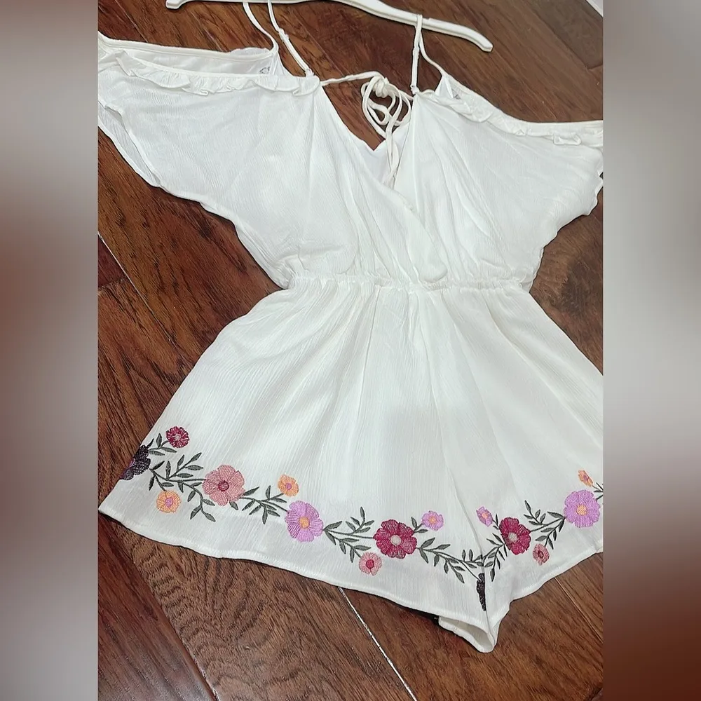 Forever 21  Embroidered romper - Image 3