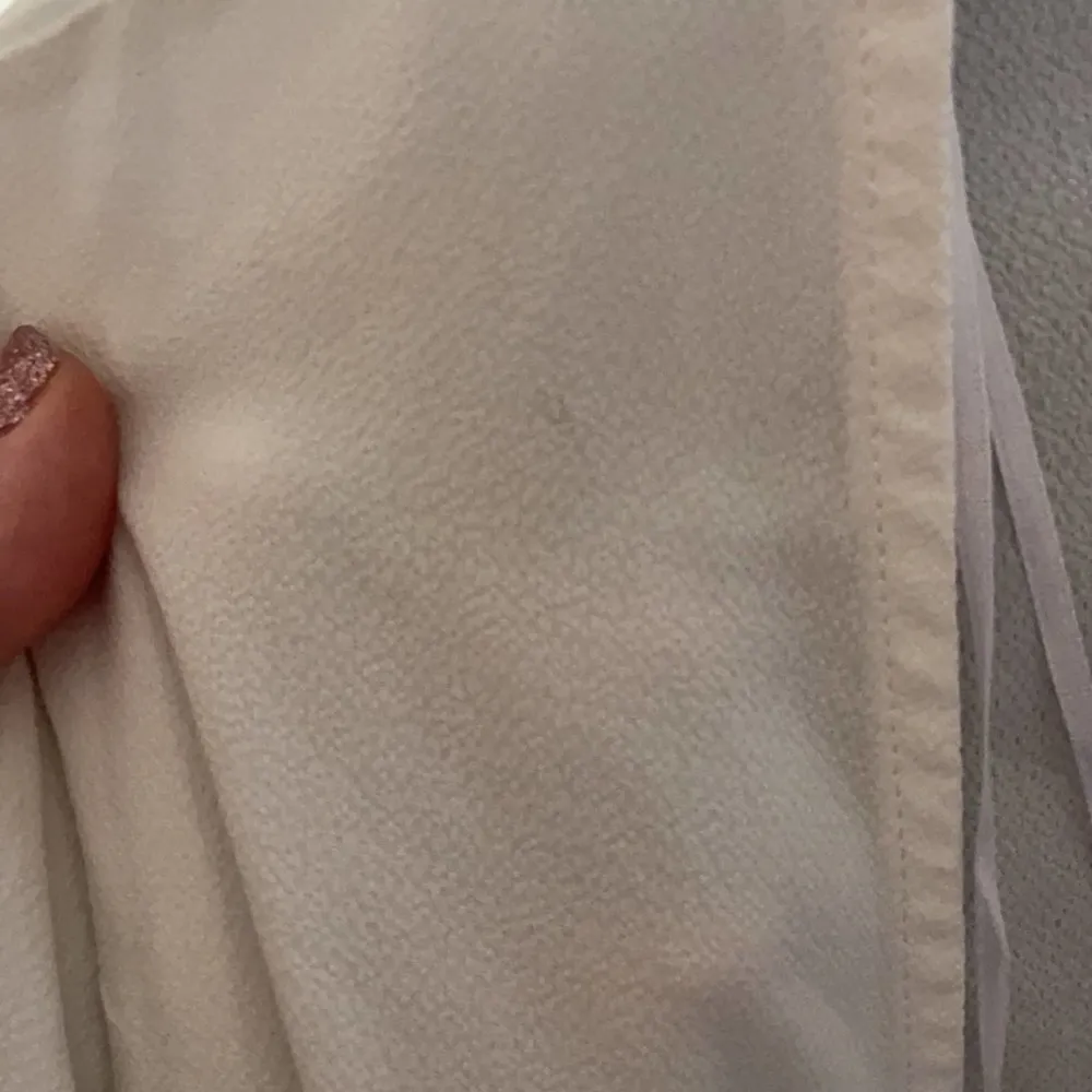 LF  Seek The Label Belle Sleeve Crop Top White Size Medium - Image 9