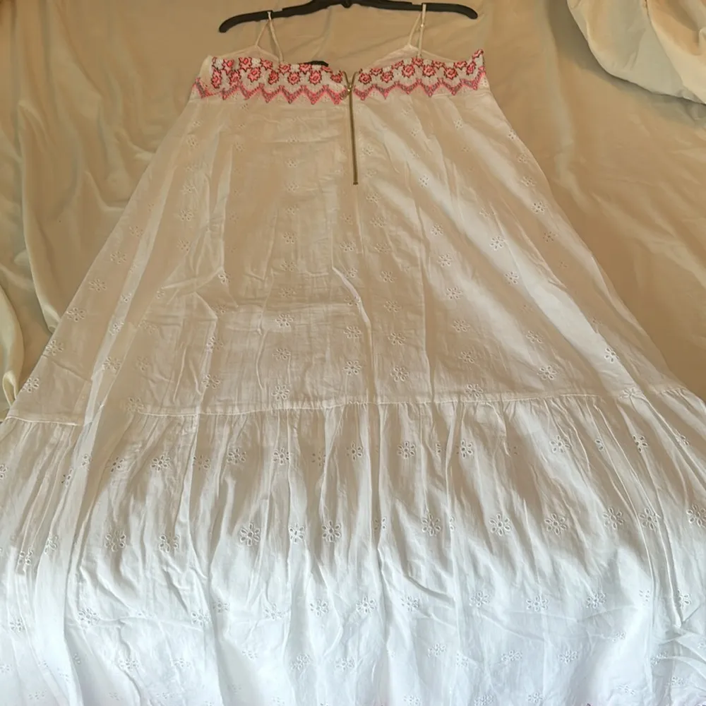 Juicy Couture 14 white eyelet adjustable strap lined above knee ruffle embroider - Image 11