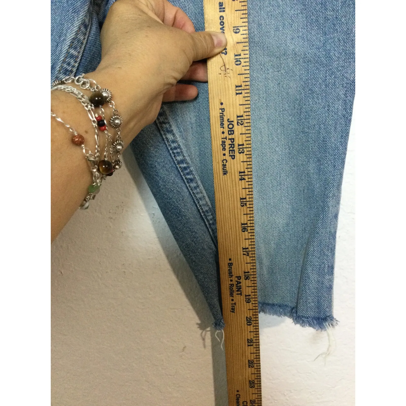 Long and Lean CapriJeans Denim Cropped Frayed Casual Everyday Blue Size 8 - Image 5