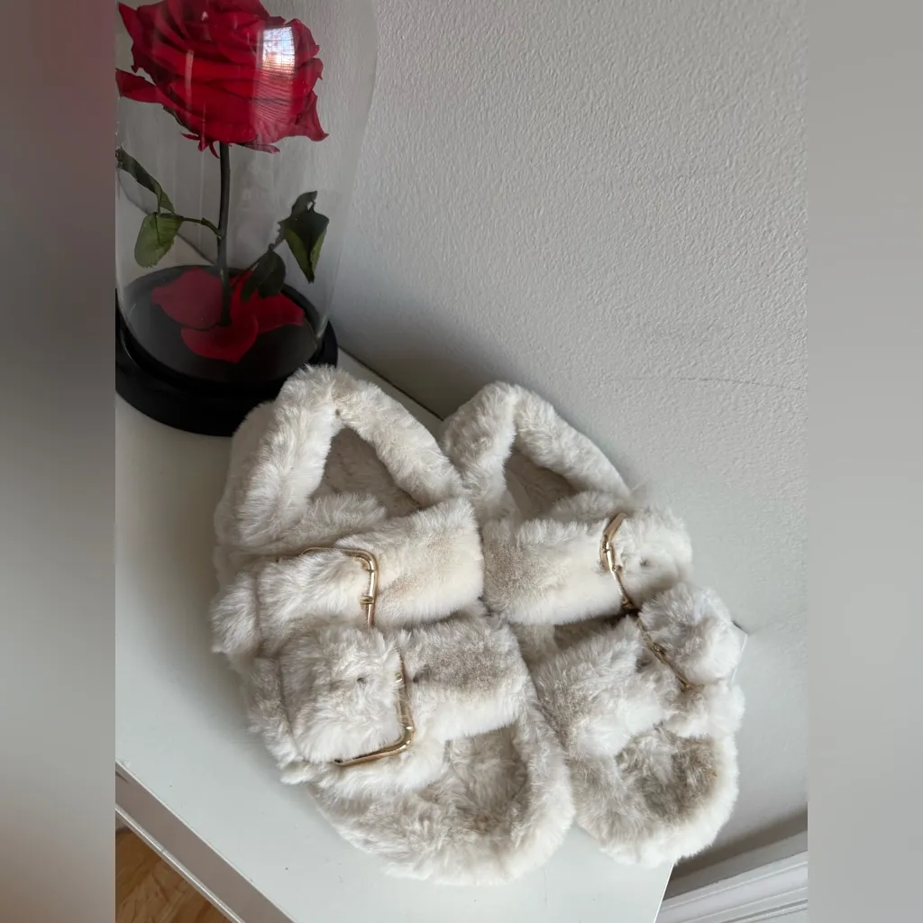 H&M creamy beige home slippers, outside wear size 7 - Image 8