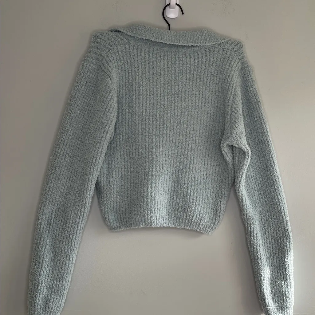 Elegant V-Neck Sweater in Soft Blue - Image 3