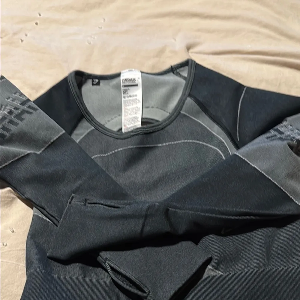 Gymshark Charcoal and Light Gray Crop Top - Image 4