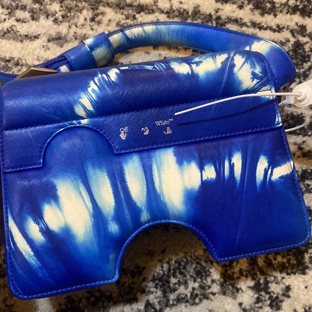 OFF-WHITE Burrow-22 Tie Dye Shoulder Bag Blue And White - Image 7