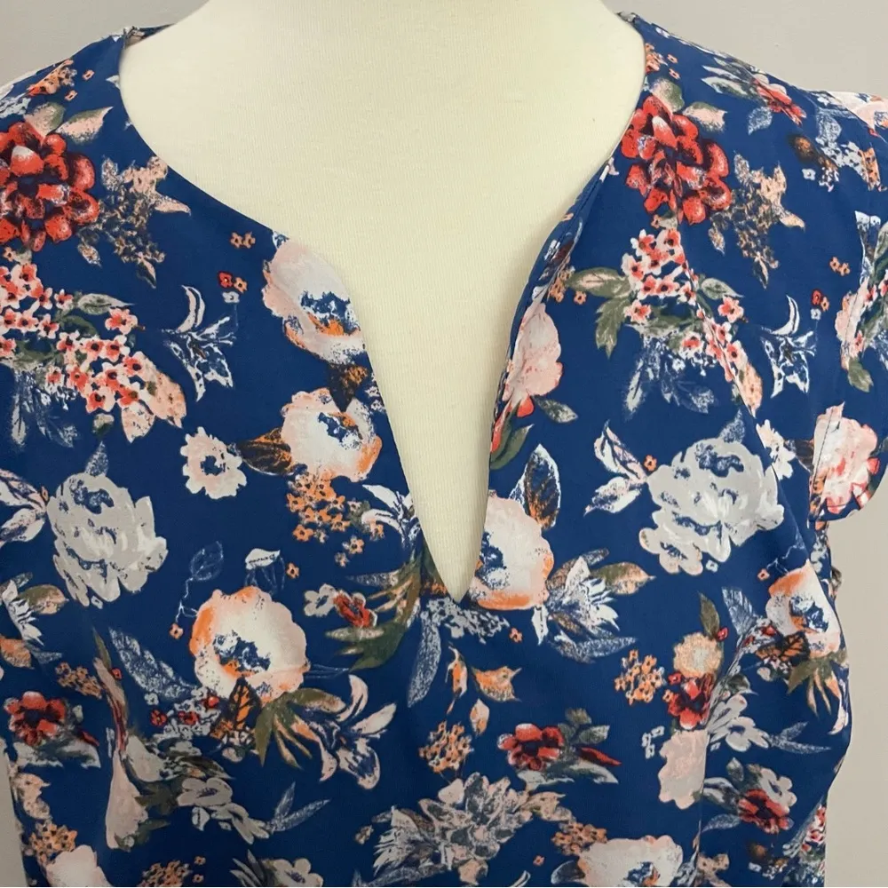 41 Hawthorn Top Split Neckline Scalloped Cap Sleeve Floral Blue Coral Orange Size 3X - Image 4