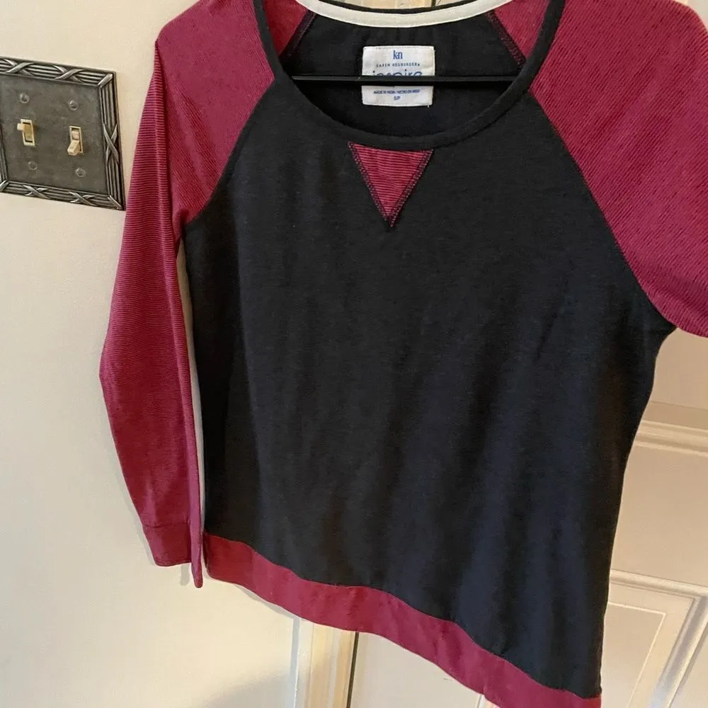 🔵 Karen Neuburger Black & Burgundy Raglan Sleeve Sweatshirt size small Red - Image 5
