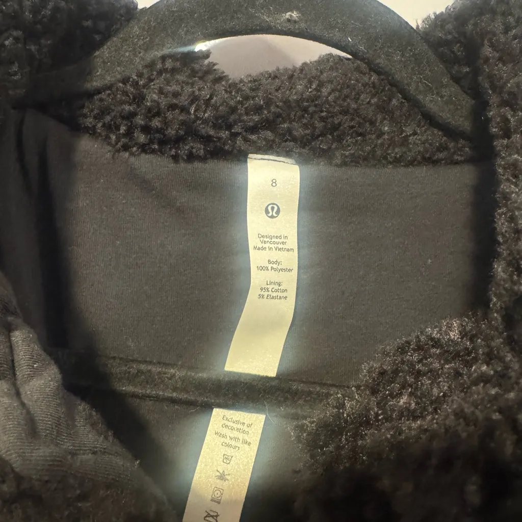 Lululemon Athletica Women's Black Teddy Jacket - Image 4