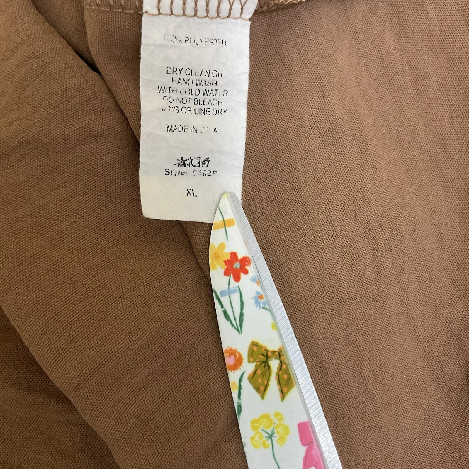 V-Neck Short Sleeve Blouse‎ with Placket Detail by Entro Clothing Size Xl - Image 6