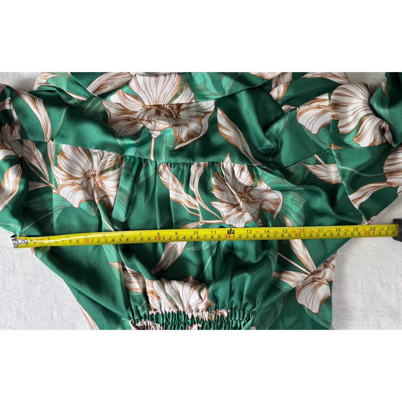 MISA Los Angeles Emerald Green Floral Print Satin Wrap Blouse Top Size S - Image 5