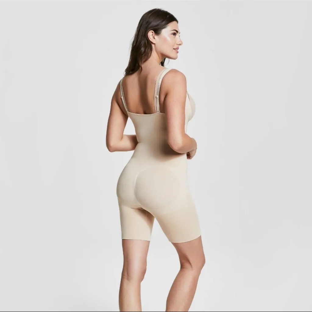 NWT Assets by Spanx Beige Shaping Bodysuit size Med. Tan - Image 4