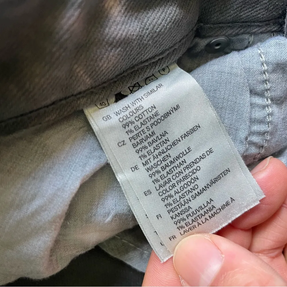 H&M Divided midrise grey skinny jeans w/ tie dye detailing sz 6 (fits like 2/4) - Image 3