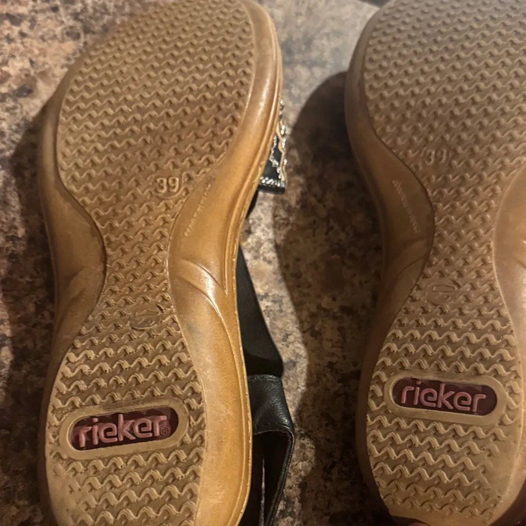 Rieker Black and Tan Embroidered Sandals Size 9 - Image 3