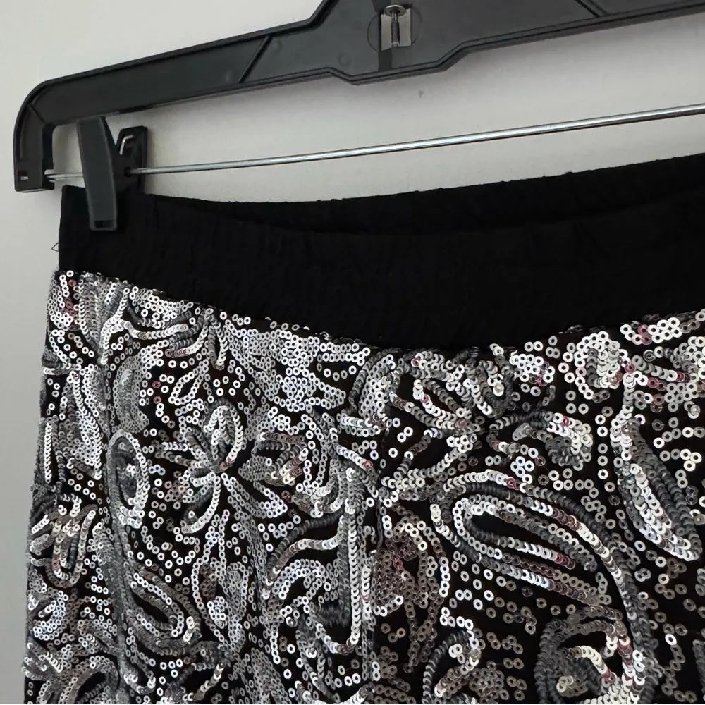 Anthropologie Porridge Pascaline Silver Sequin
Embellished Trouser Pants NWT - Image 8