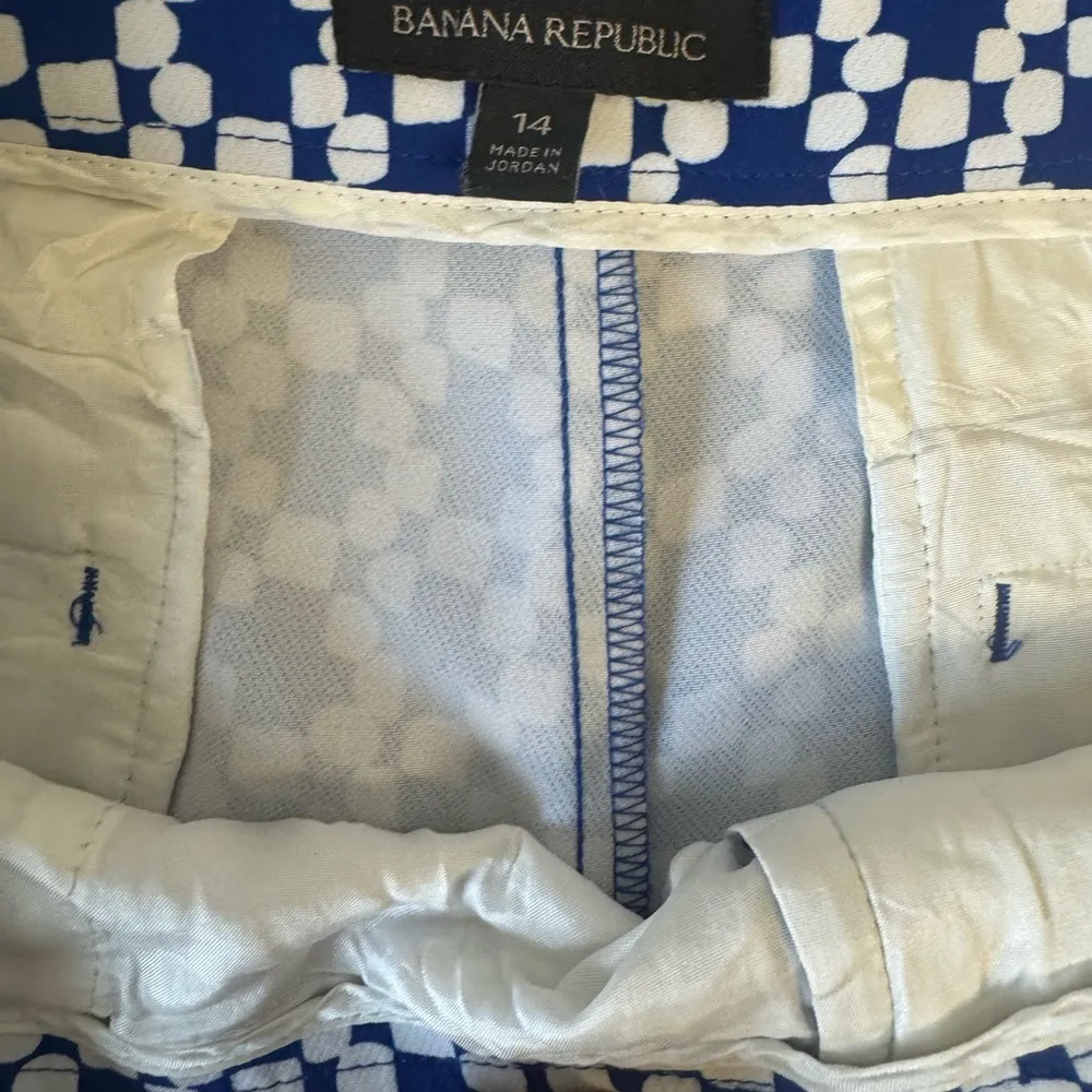 Banana Republic High Waist Blue and White Geometric Shorts - Image 4