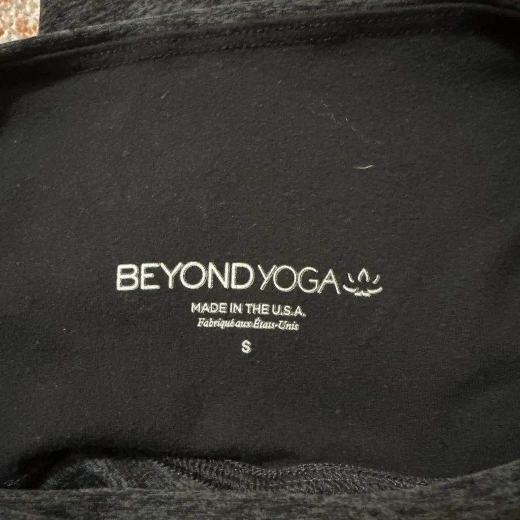 Beyond Yoga So Slashed High Waisted Midi Legging darkest night size small - Image 3