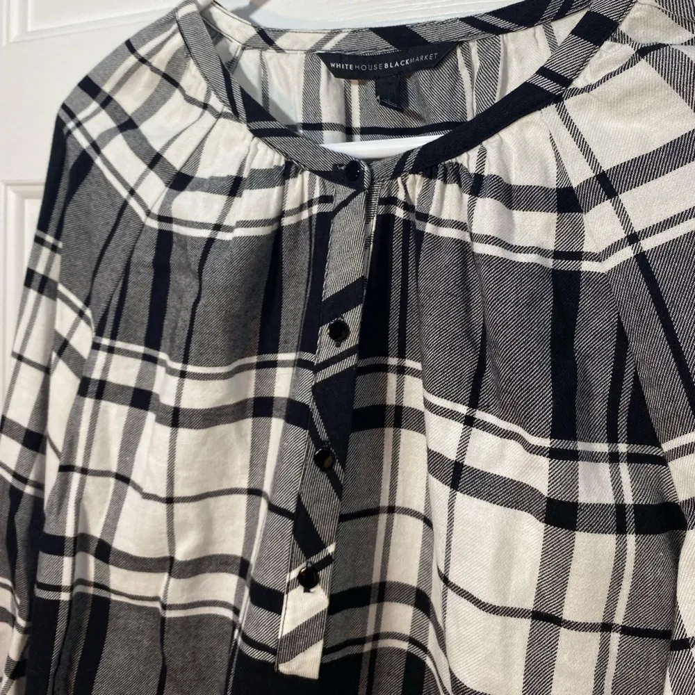 White House Black Market Black/White Plaid Popover Shirt size 6 - Image 4