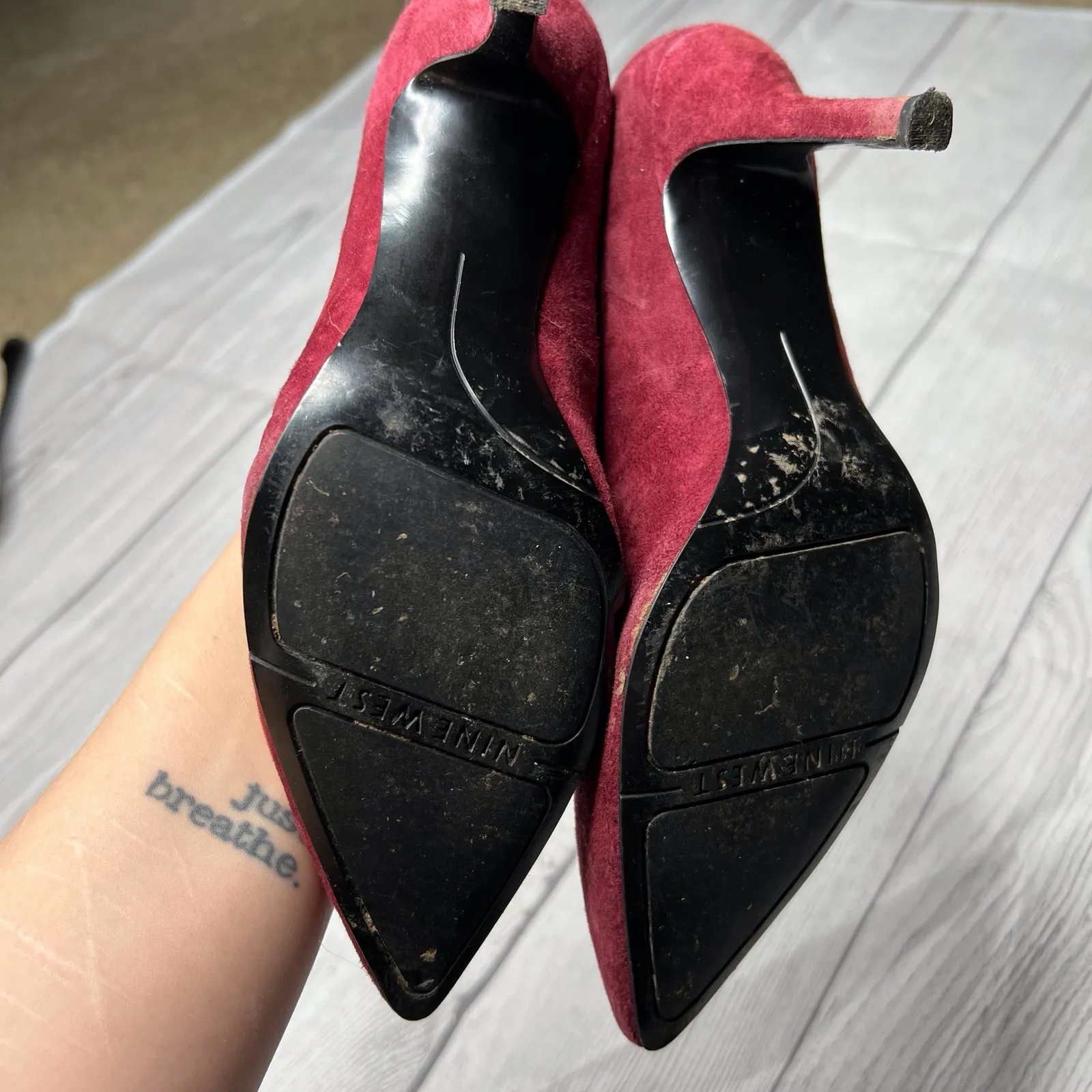 Nine West Genuine Leather Suede Maroon Velvet Red Pumps Heels Pointed Toe Sz 7M - Image 5