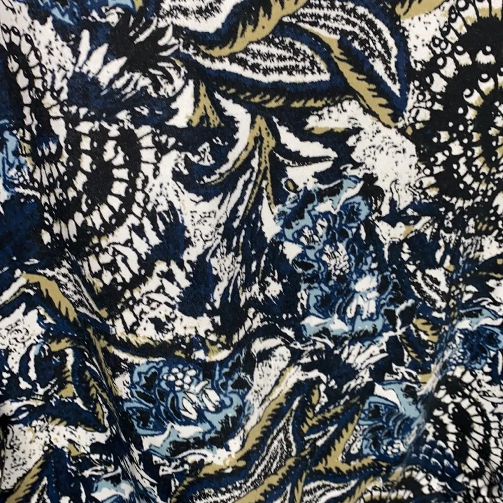 Joie floral print cropped Crewneck sweatshirt with thumb holes size L - Image 3