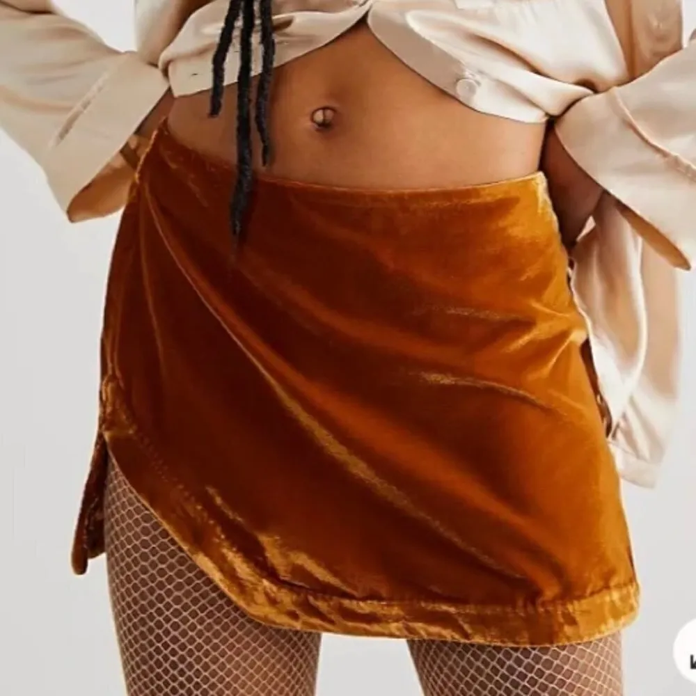 Free People NWOT  Annalise Side Vent Velvet Miniskirt in Amber - Image 2