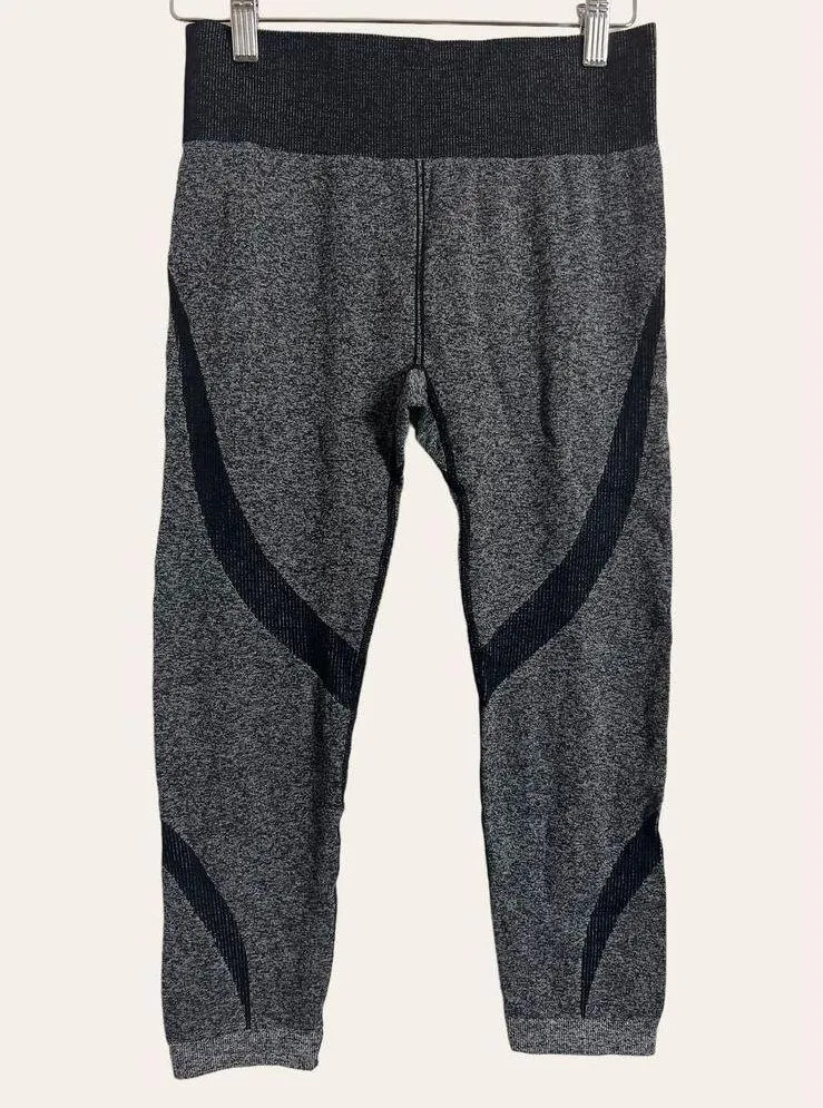 Fabletics Gray Black Seamless Arlene Crop Leggings Size S - Image 2