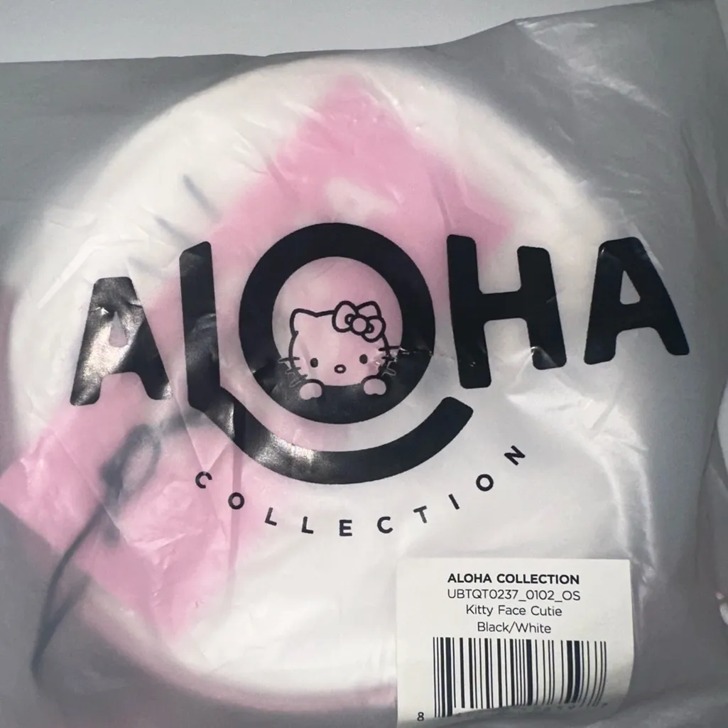 Aloha Collection x Hello Kitty “Kitty Face Cutie” Pouch — SOLD OUT! (NWT) - Image 3