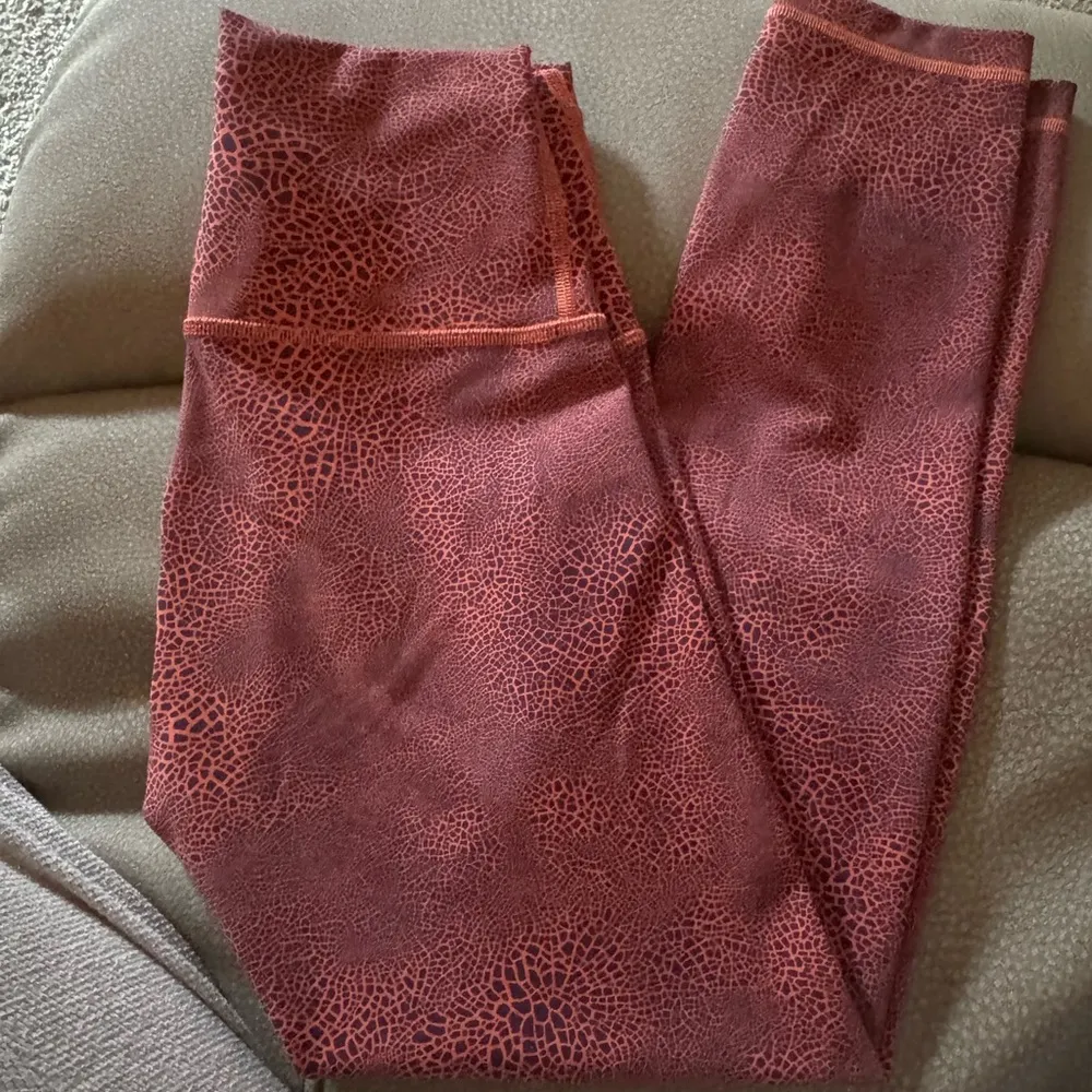 Lululemon Wunder Train HR Crop 23” Sz4 Crackle Glaze Vintage Orange Larkspur - Image 7