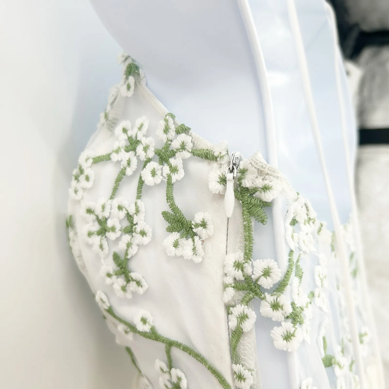 Lucy In‎ The Sky Womens Fairy Coquette Embroidered Floral Halter Romper Size XS - Image 5