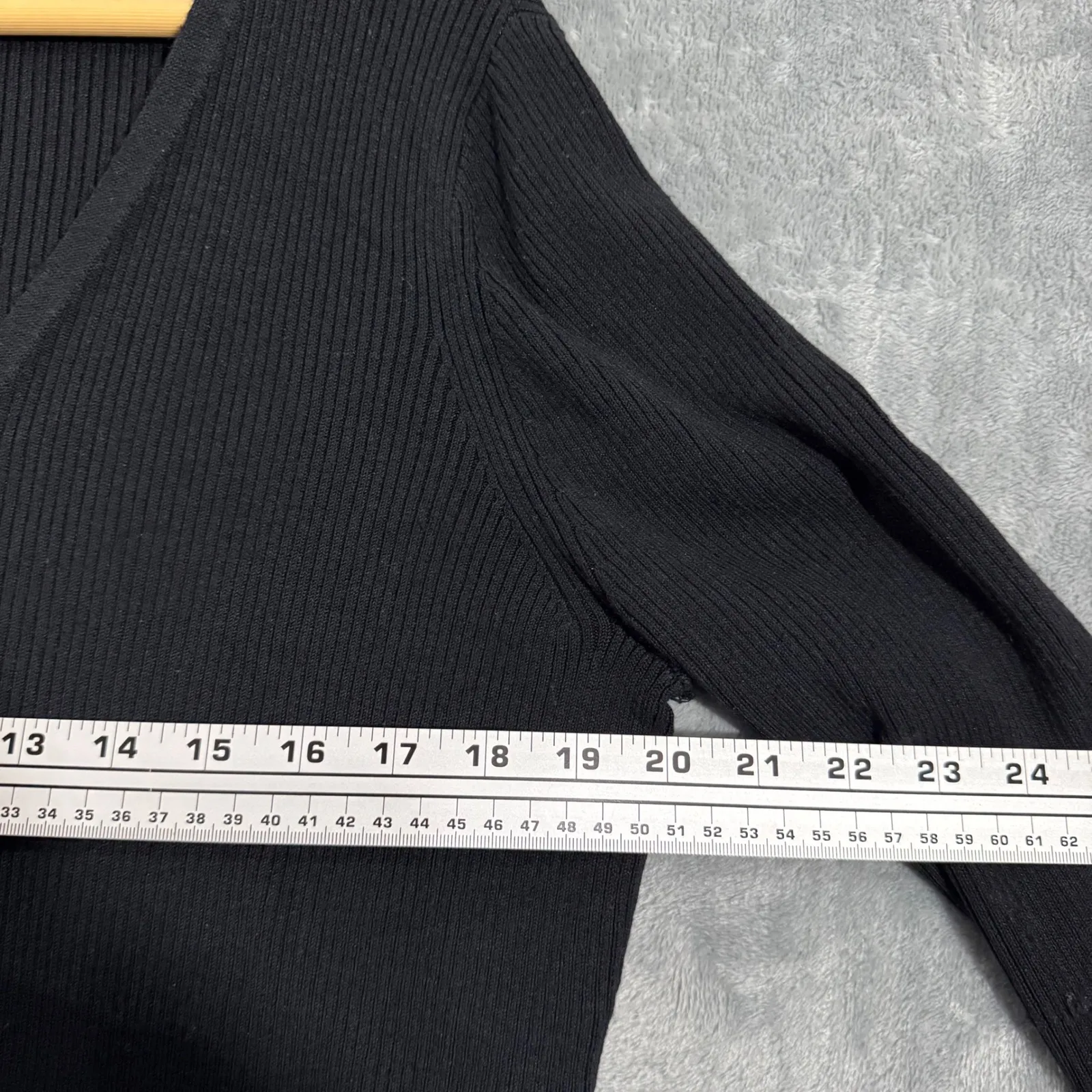 Alo Yoga Knit Salana Cardigan Silver Clasp Black Fine Ribbed Knit Large - Image 11