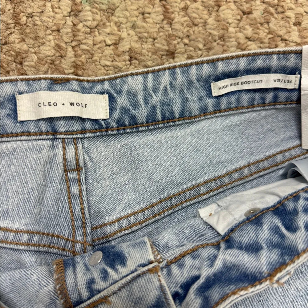 Cleo + Wolf Jeans Women's 31W/34L Blue High Rise Bootcut Raw Hem Button Fly Pant Size undefined - Image 7