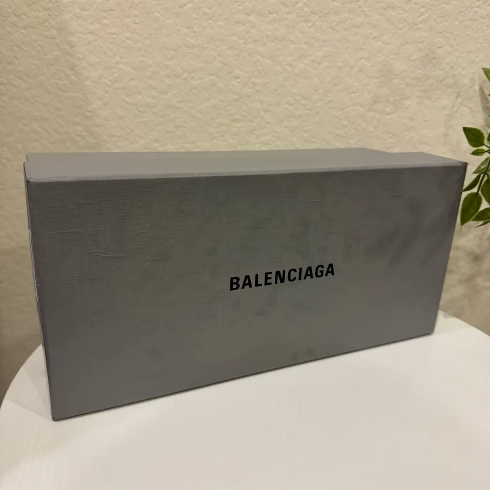 Balenciaga Women's Black and White Logo Pool Slide Sandal Size 37 NIB - Image 8